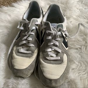 Men’s Converse tennis shoes